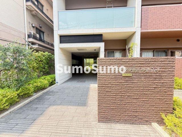 エントランス　落ち着いたエントランスです