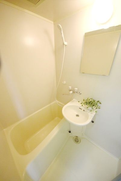 バス・シャワールーム　きれいなバスルーム