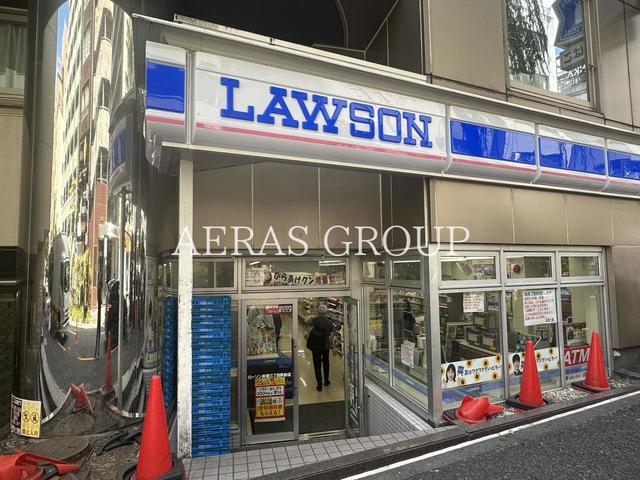 コンビニ　ローソン 新宿三丁目駅前店（コンビニ）まで215m