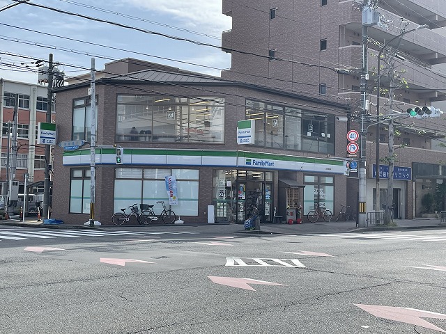 コンビニ　ファミリーマート 四条御前店（コンビニ）まで341m