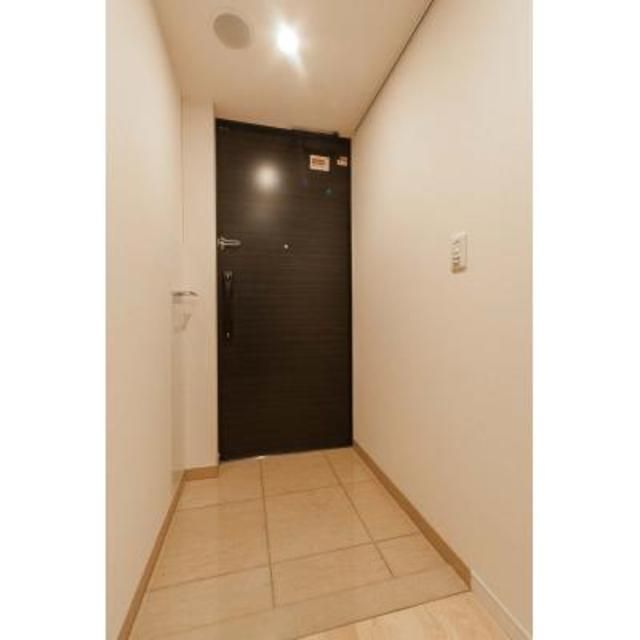 玄関　写真は同タイプ住居です。