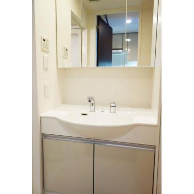 洗面設備　※写真は同タイプ住戸です。