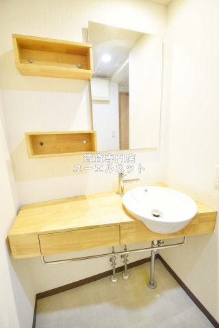 洗面設備　清潔感ある独立洗面台で毎日気持ちよく♪