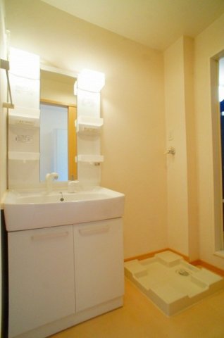 洗面設備　使いやすい洗面所です