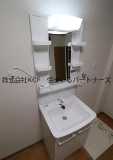 洗面設備　ゆったりとスペースのある洗面所