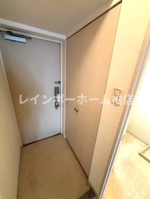 玄関　シューズボックスがあります