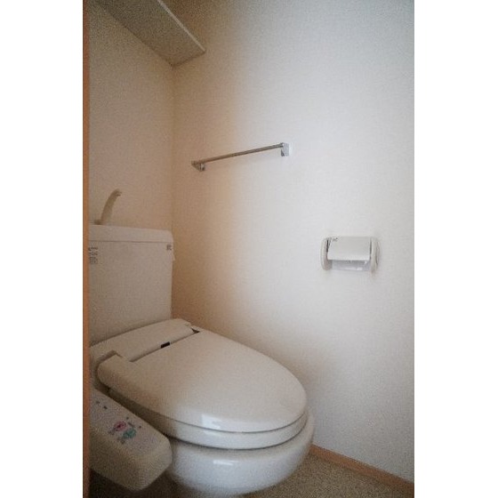 トイレ　※同仕様、別の部屋の写真です