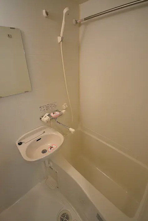 バス・シャワールーム　※別部屋参考写真