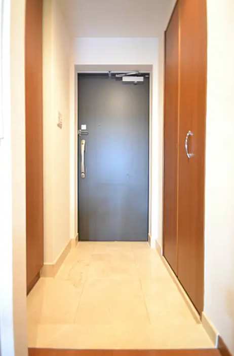 玄関　※別部屋参考写真