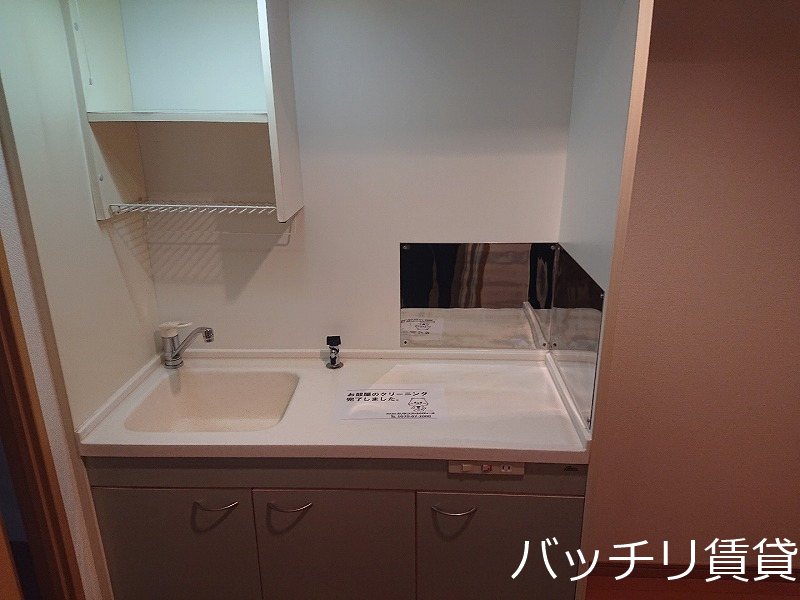 キッチン　同型タイプの為、現状を優先いたします。