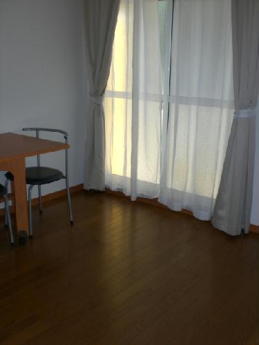 居室・リビング　２階は絨毯仕様