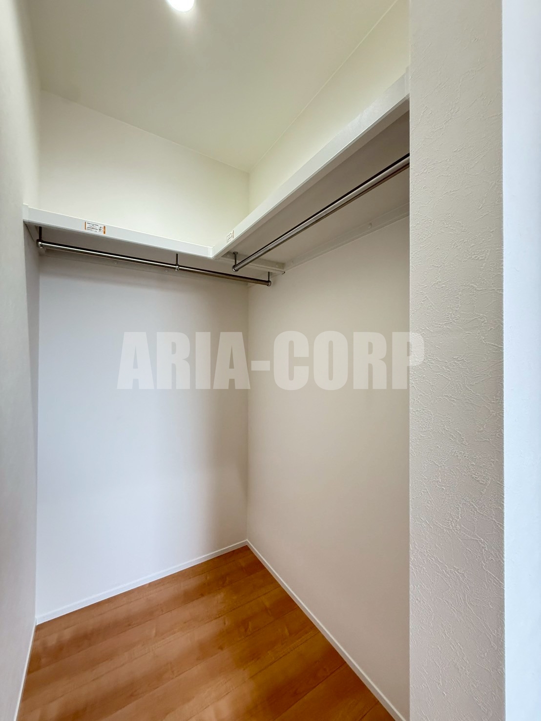 収納　同仕様：ウォークインクローゼット、上部には便利な棚付きです♪