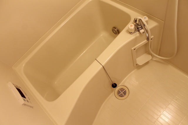 バス・シャワールーム　追い焚きバス付き！