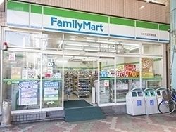コンビニ　ファミリーマート京成四ツ木駅店（コンビニ）まで120m
