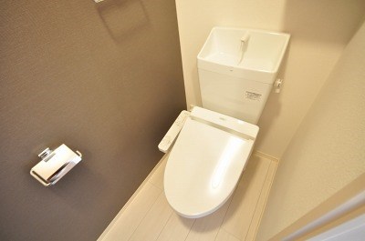 トイレ　温水洗浄便座付き