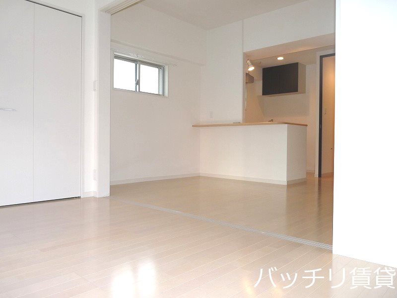 居室・リビング　別号室タイプの為、現状を優先致します。