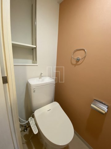 トイレ　ルクレ難波　温水洗浄便座