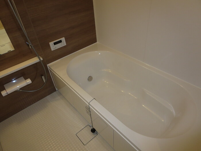 バス・シャワールーム　一坪風呂で足をのばしてゆったりリラックス出来ます♪