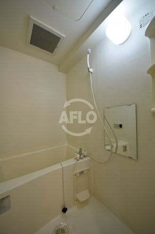 バス・シャワールーム　フロンティアタワー九条III　バスルーム