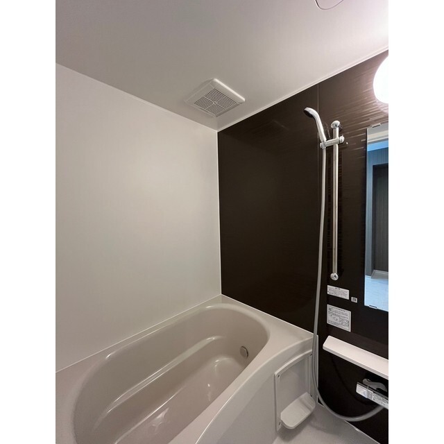 バス・シャワールーム　※参考。写真は３０１号反転タイプ。