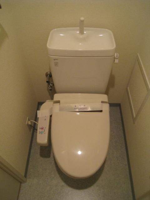 トイレ　温水洗浄便座です