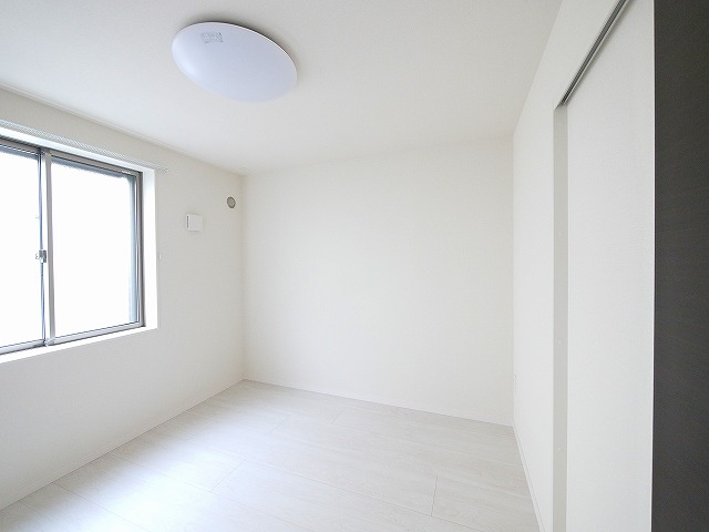 その他部屋・スペース　落ち着いて過ごせるお部屋なので、寝室にいかがでしょうか