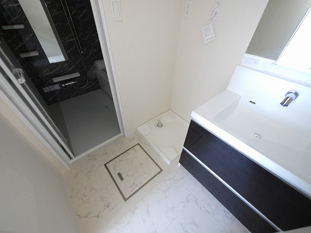 洗面設備　スペースが確保できる洗面所です