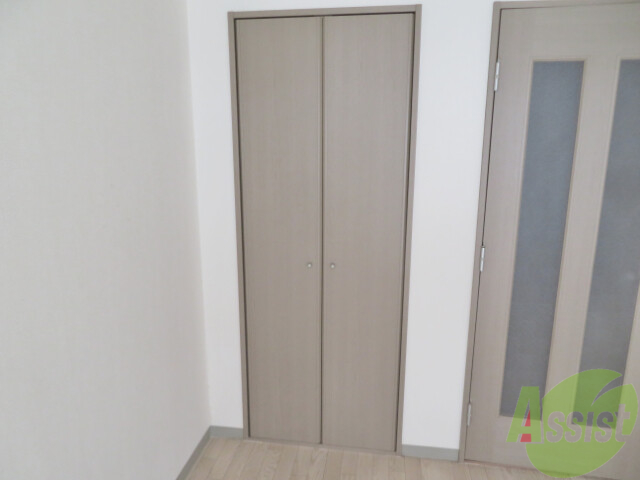 収納　こちらはクローゼットです。奥行きもしっかりあります。