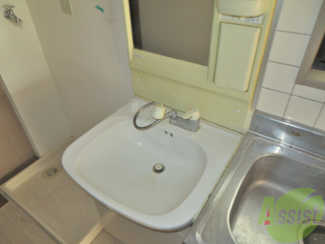 洗面設備　独立洗面台です。朝の身支度が楽しくなりそうですね。