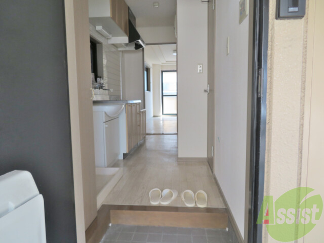 玄関　玄関から撮影しました。日が差して明るい雰囲気です。