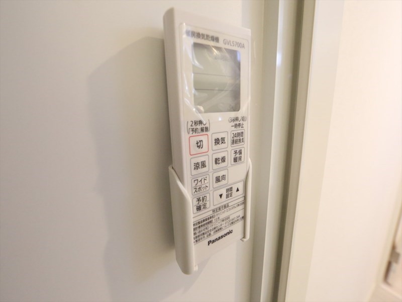その他設備　浴室暖房乾燥機付き
