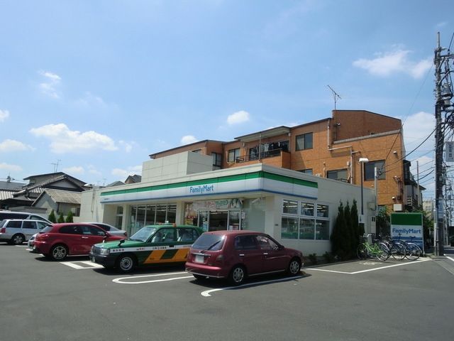 コンビニ　ファミリーマート（コンビニ）まで650m
