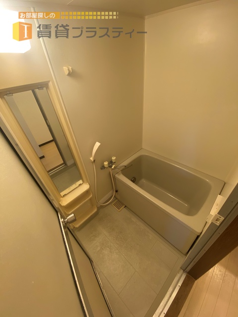 バス・シャワールーム　１日の疲れをバスルームでゆっくりと…。