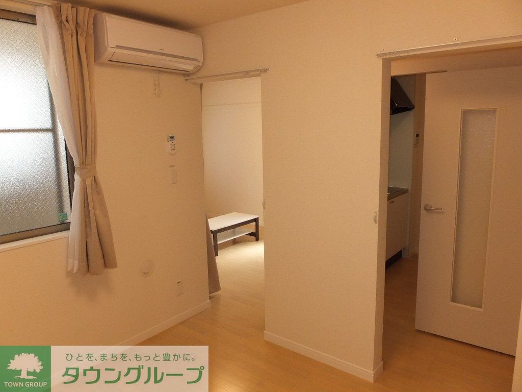 居室・リビング　洋室　【カーテン・エアコン】