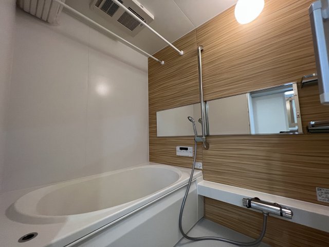 バス・シャワールーム　※風呂蓋は付いておりません※追い焚き機能・浴室暖房乾燥機付き