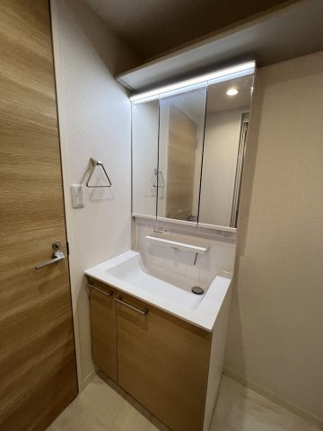 洗面設備　シャンプードレッサーで忙しい朝にも寝癖の付いた頭にも優しい☆