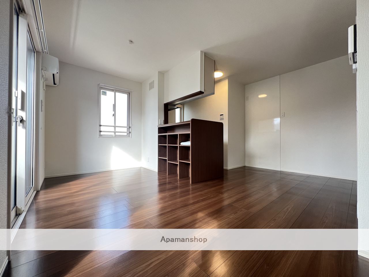 居室・リビング　※同物件、別部屋の写真です。