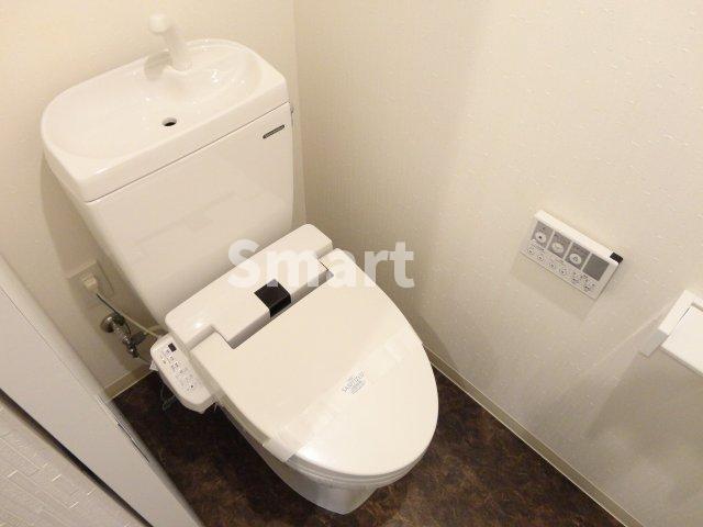 トイレ　温水洗浄便器付で清潔感を保てます♪