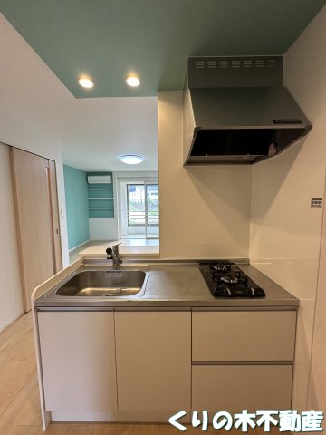 キッチン　同タイプのお部屋です（現況を優先します）※妻側窓はありません