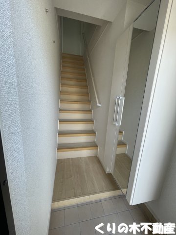 玄関　同タイプのお部屋です（現況を優先します）