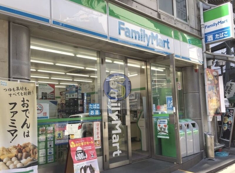 コンビニ　ファミリーマートエル本町店（コンビニ）まで125m