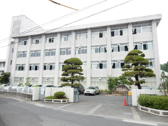 中学校　岡山市立中山中学校（中学校）まで457m