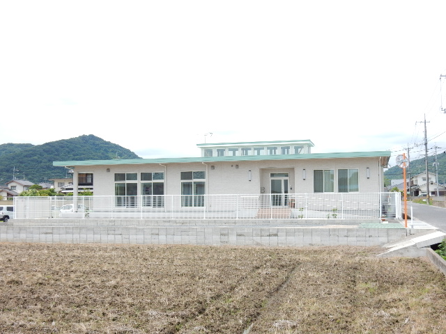 幼稚園・保育園　認定こども園白ゆり（幼稚園・保育園）まで356m