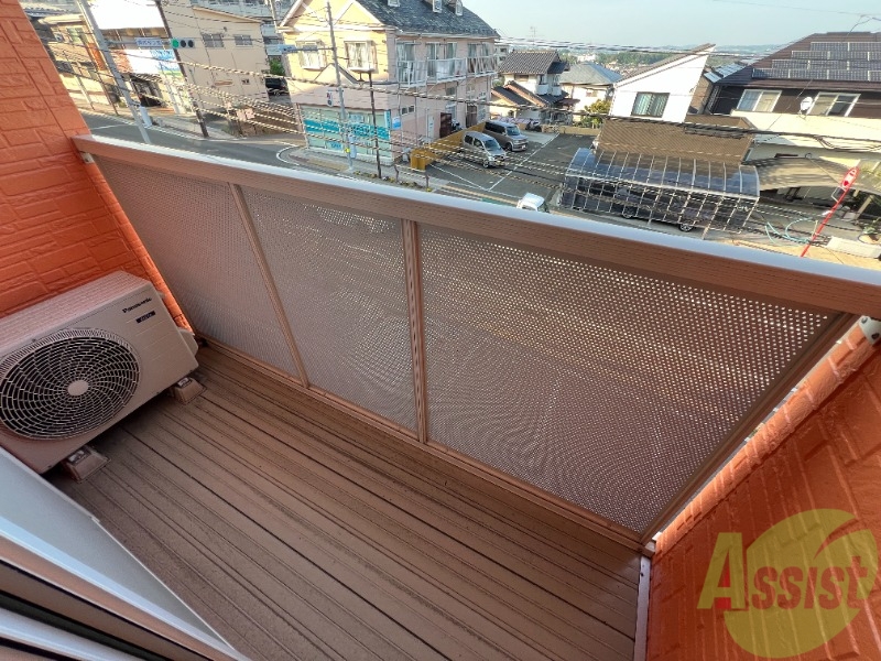 バルコニー　バルコニーは、陽当たりが良く日が当たりそうです。