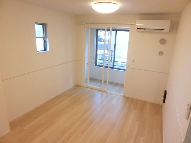 居室・リビング　2面採光で明るいリビングです