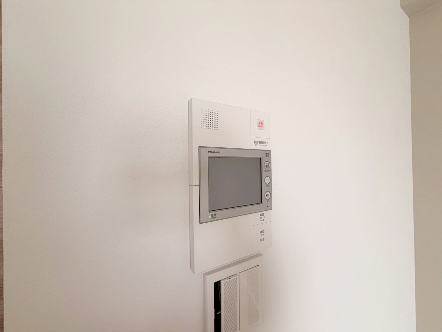 セキュリティ　TVモニターホンで来客が誰か確認してから開けて下さいね