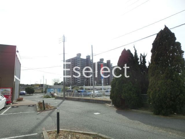 眺望　国道沿いですが緑の多い敷地です！