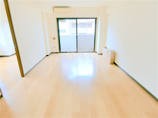 居室・リビング　カウンターキッチンのLDK12.8帖　リビングダイニングキッ