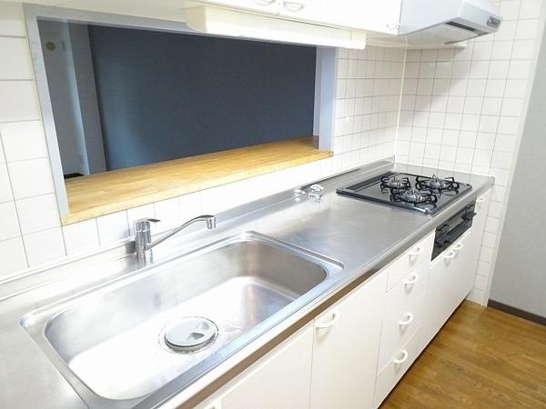 キッチン　３口コンロ付きシステムキッチン！
