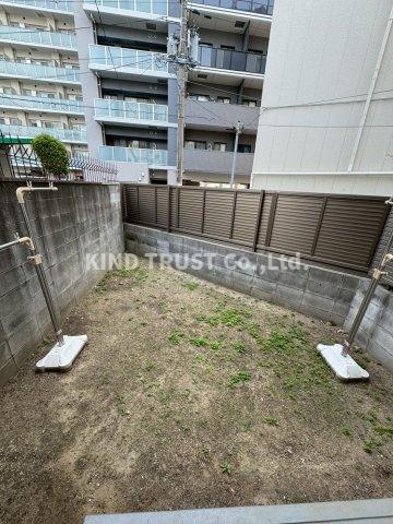 バルコニー　暖かな日差しのふりそそぐバルコニー